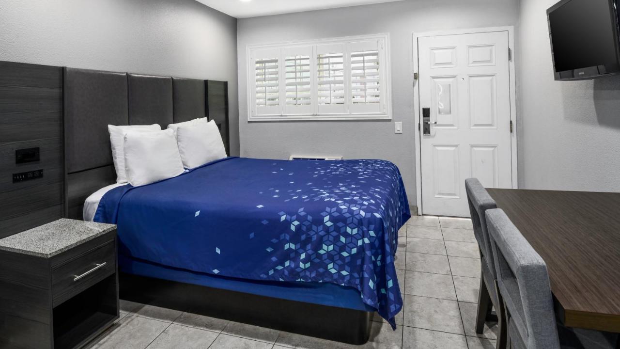 Scandia Motel Κάρλσμπαντ Εξωτερικό φωτογραφία