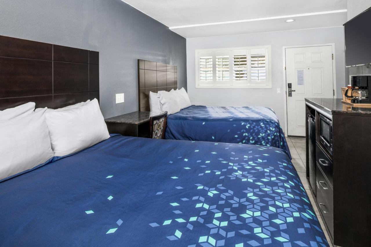 Scandia Motel Κάρλσμπαντ Εξωτερικό φωτογραφία