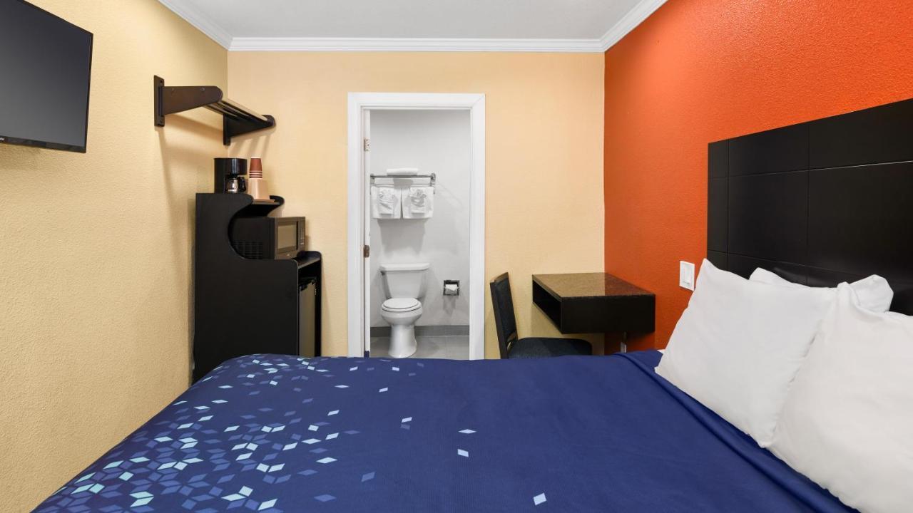 Scandia Motel Κάρλσμπαντ Εξωτερικό φωτογραφία
