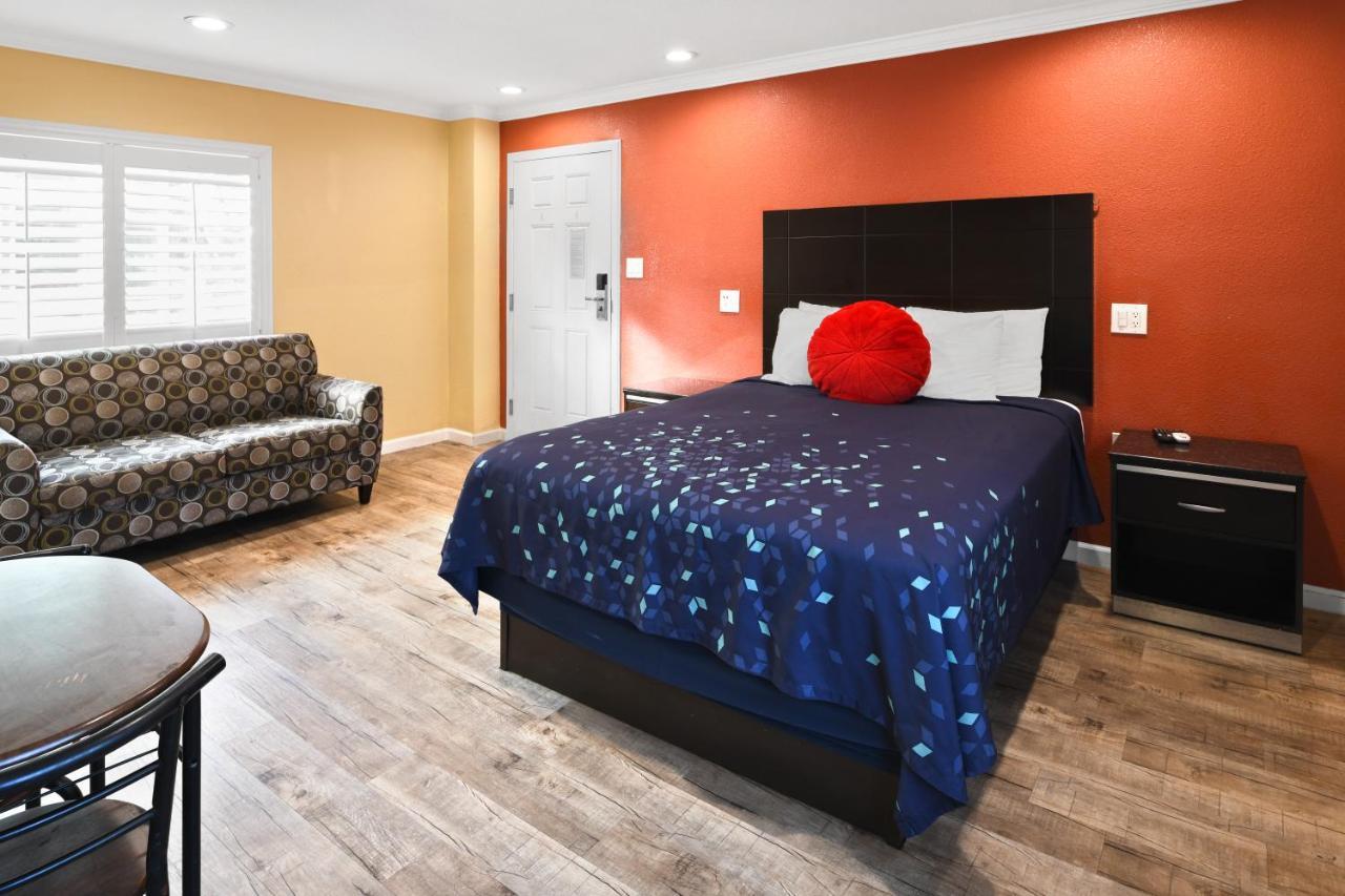 Scandia Motel Κάρλσμπαντ Εξωτερικό φωτογραφία