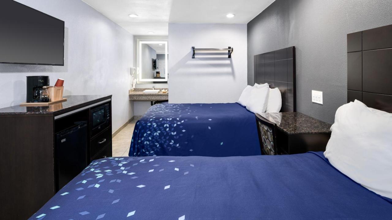 Scandia Motel Κάρλσμπαντ Εξωτερικό φωτογραφία