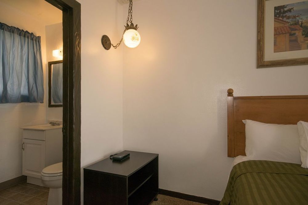 Scandia Motel Κάρλσμπαντ Εξωτερικό φωτογραφία