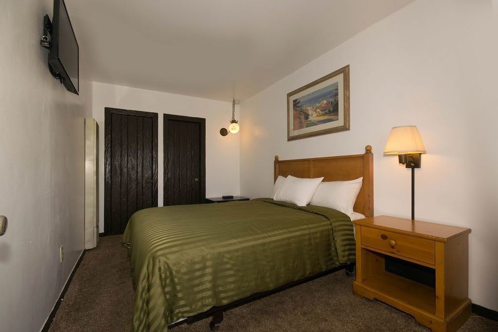 Scandia Motel Κάρλσμπαντ Εξωτερικό φωτογραφία