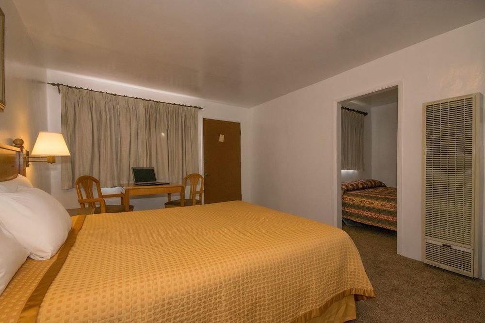 Scandia Motel Κάρλσμπαντ Εξωτερικό φωτογραφία