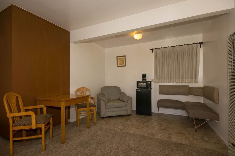 Scandia Motel Κάρλσμπαντ Εξωτερικό φωτογραφία