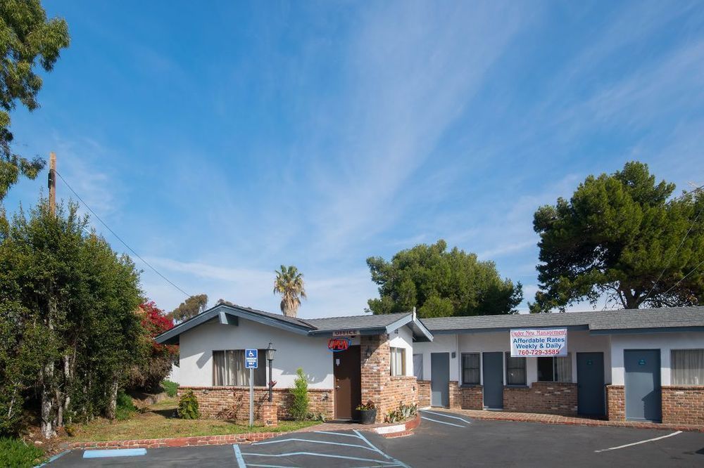 Scandia Motel Κάρλσμπαντ Εξωτερικό φωτογραφία